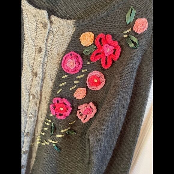 Tiara button down sweater sz L - Picture 2 of 4